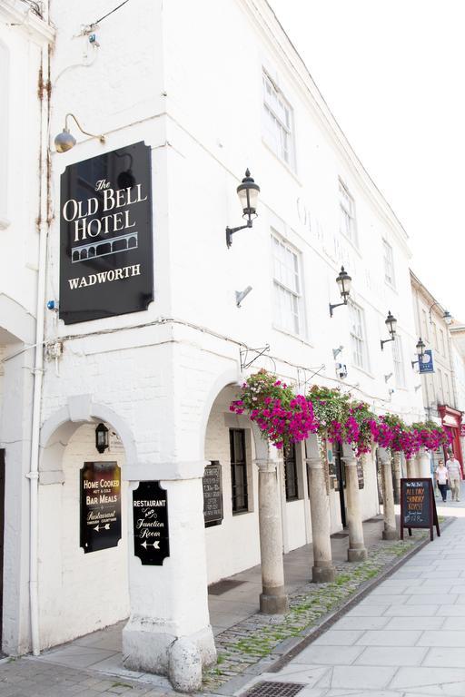 The Old Bell - Warminster Hotel Екстериор снимка
